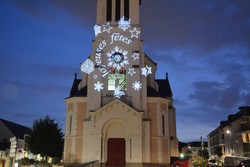 Projection Joyeuses Ftes et toiles blanches - Eglise